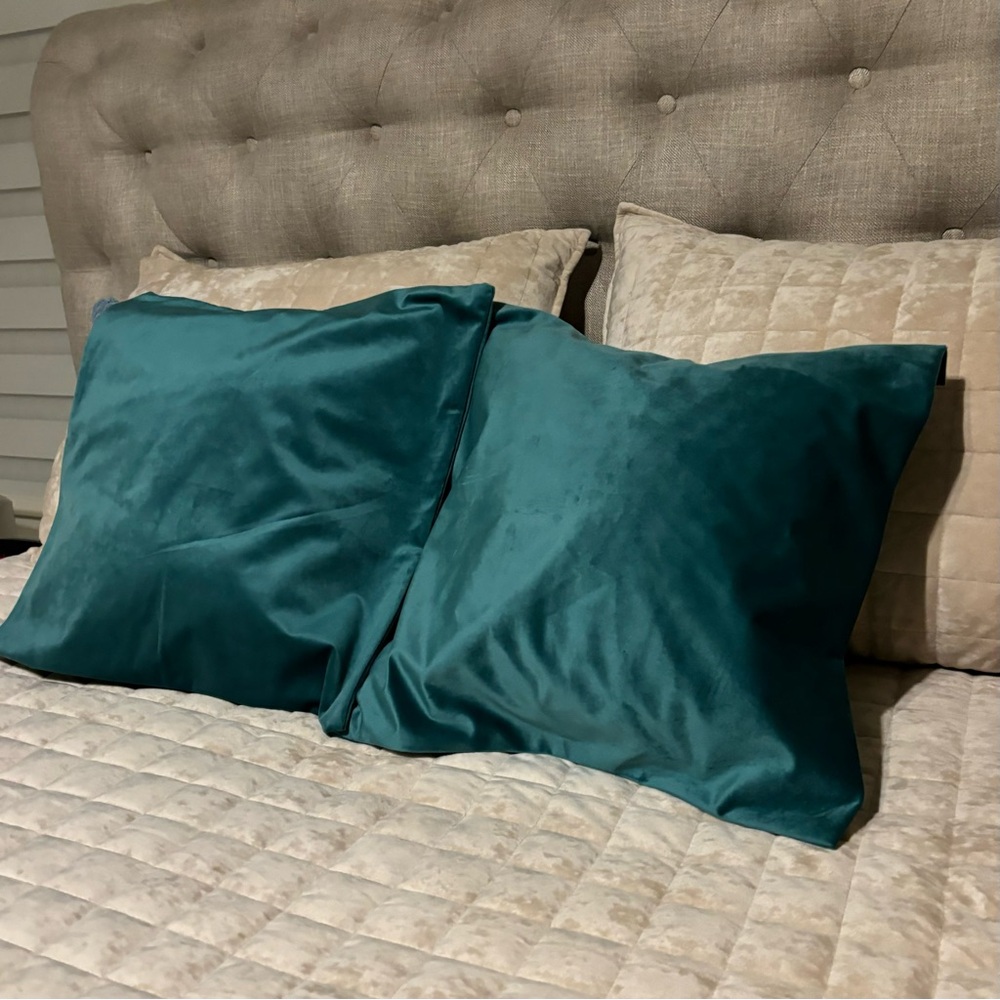 Set of 2 Teal Velour Zip on Pillow Covers 17.5”. EUC
